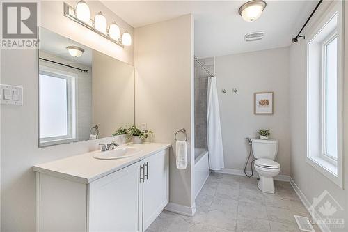 909 Lesage Way, Orleans, ON - Indoor Photo Showing Bathroom