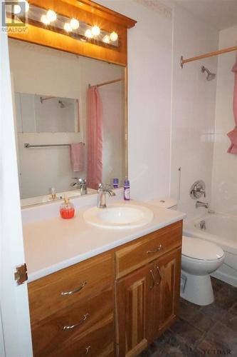 238 Katherine St, Temiskaming Shores, ON - Indoor Photo Showing Bathroom