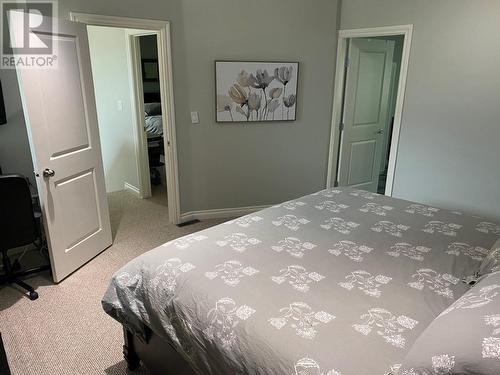 6421 Eagle Bay Road Unit# 98, Eagle Bay, BC - Indoor Photo Showing Bedroom