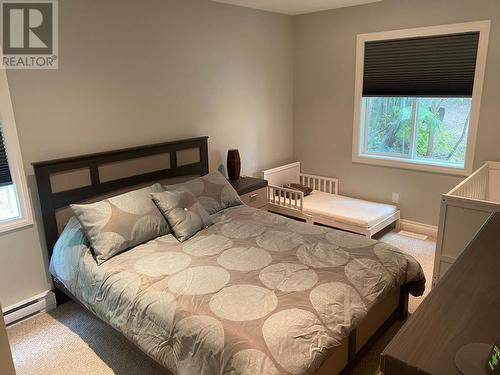 6421 Eagle Bay Road Unit# 98, Eagle Bay, BC - Indoor Photo Showing Bedroom