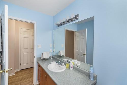 800 Paramount Drive|Unit #32, Stoney Creek, ON - Indoor Photo Showing Laundry Room