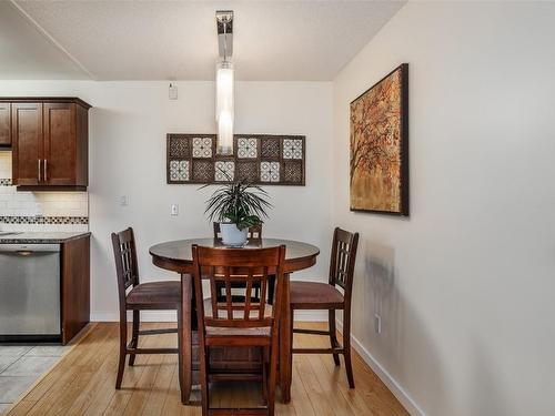 203-1056 Bernard Avenue, Kelowna, BC - Indoor Photo Showing Dining Room