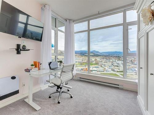 2403-1075 Sunset Drive, Kelowna, BC - Indoor Photo Showing Office