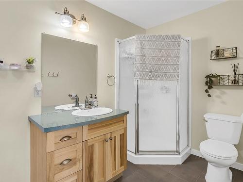 1463 Ponderosa Road, West Kelowna, BC - Indoor Photo Showing Bathroom