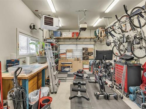 1463 Ponderosa Road, West Kelowna, BC - Indoor Photo Showing Garage