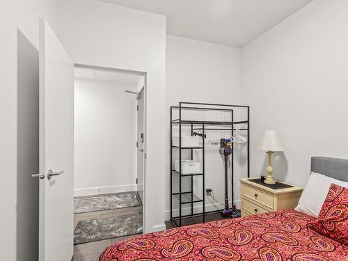 1506-1181 Sunset Drive, Kelowna, BC - Indoor Photo Showing Bedroom