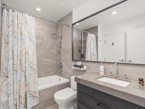 1506-1181 Sunset Drive, Kelowna, BC - Indoor Photo Showing Bathroom