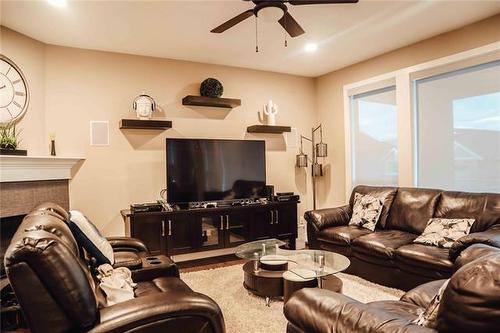1807 Capistrano Peaks Crescent, Kelowna, BC - Indoor Photo Showing Living Room