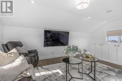 106 Pritchard Crescent, Saskatoon, SK - Indoor Photo Showing Living Room