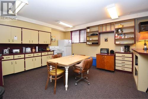 729 Carbon Ave, Bienfait, SK - Indoor Photo Showing Kitchen