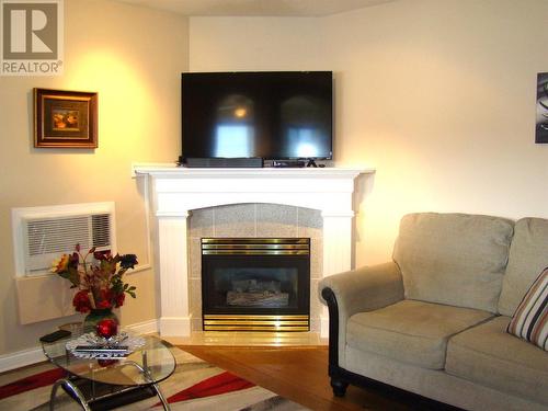 3870 Brown Road Unit# 303, West Kelowna, BC - Indoor Photo Showing Living Room With Fireplace