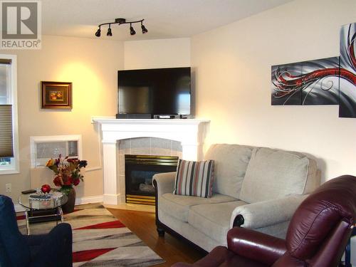 3870 Brown Road Unit# 303, West Kelowna, BC - Indoor Photo Showing Living Room With Fireplace