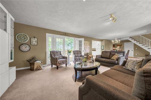 1042 River Road, Cayuga, ON - Indoor Photo Showing Living Room