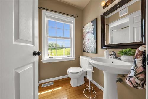 1042 River Road, Cayuga, ON - Indoor Photo Showing Bathroom