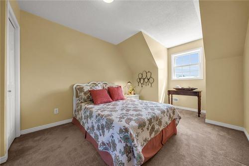 1042 River Road, Cayuga, ON - Indoor Photo Showing Bedroom