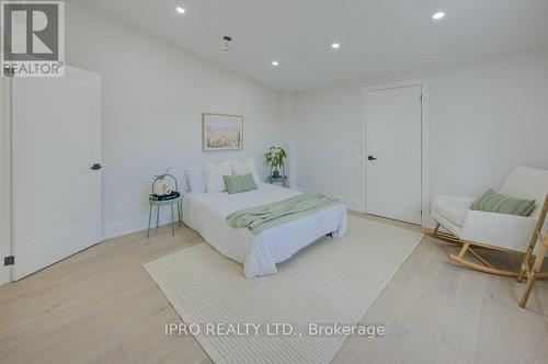 4392 Ontario Street, Lincoln, ON - Indoor Photo Showing Bedroom