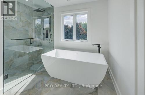 4392 Ontario Street, Lincoln, ON - Indoor Photo Showing Bathroom