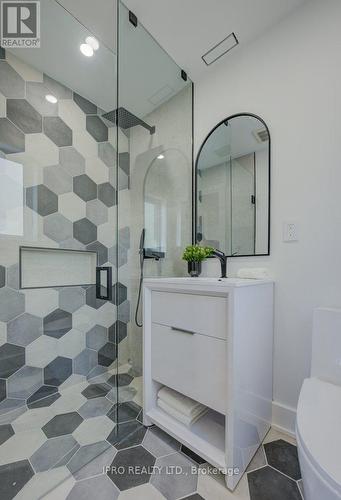 4392 Ontario Street, Lincoln, ON - Indoor Photo Showing Bathroom