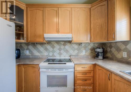 71 Greenstem Cres, Hamilton, ON - Indoor Photo Showing Kitchen