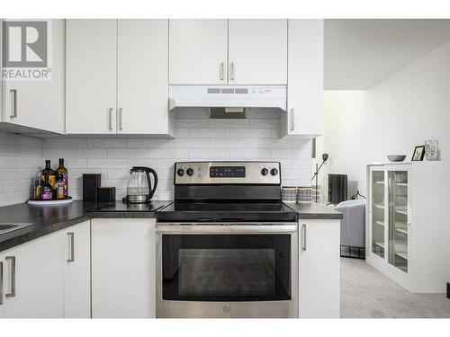 3901 32 Avenue Unit# 308, Vernon, BC - Indoor Photo Showing Kitchen With Upgraded Kitchen
