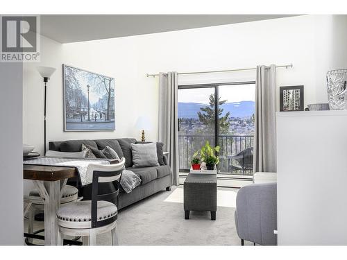 3901 32 Avenue Unit# 308, Vernon, BC - Indoor Photo Showing Living Room