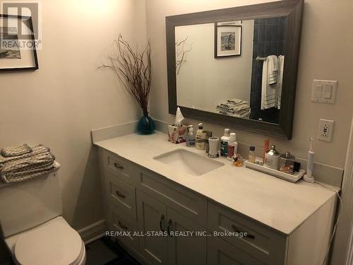 #204 -1 Sherwood St, Kawartha Lakes, ON - Indoor Photo Showing Bathroom