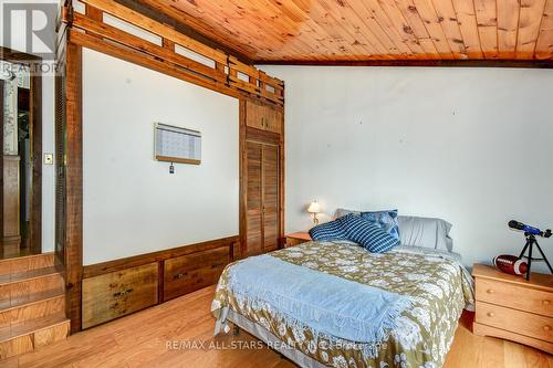 1013 Merrick Drive, Bracebridge, ON - Indoor Photo Showing Bedroom