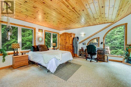 1013 Merrick Drive, Bracebridge, ON - Indoor Photo Showing Bedroom