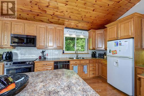 1013 Merrick Drive, Bracebridge, ON - Indoor Photo Showing Kitchen With Double Sink