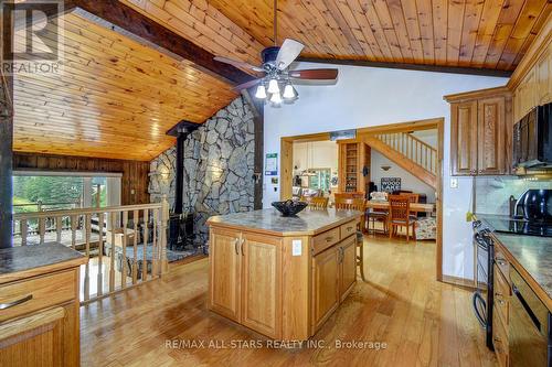 1013 Merrick Drive, Bracebridge, ON - Indoor Photo Showing Kitchen