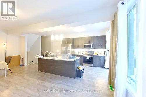 #42 -1820 Canvas Way, London, ON - Indoor Photo Showing Kitchen