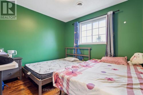 35 Kettlepoint Dr, Hamilton, ON - Indoor Photo Showing Bedroom