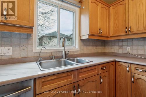 35 Kettlepoint Dr, Hamilton, ON - Indoor Photo Showing Kitchen With Double Sink