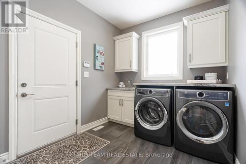 29 Timber Wolf Tr, Springwater, ON - Indoor Photo Showing Laundry Room