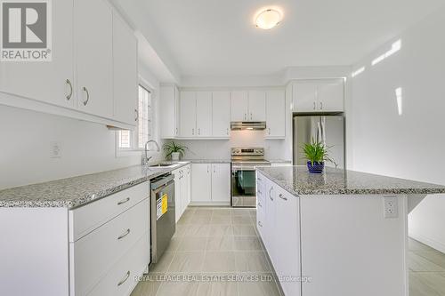 1340 Ripplewood Avenue, Oakville, ON - Indoor Photo Showing Kitchen With Upgraded Kitchen