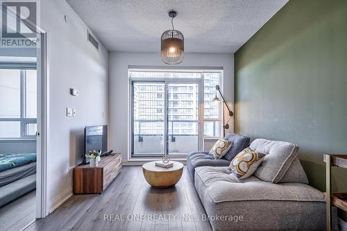 #2009 -15 Water Walk Dr, Markham, ON - Indoor Photo Showing Living Room