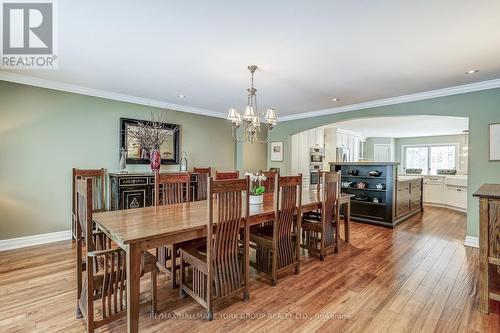 7 Falling Leaf Court, Aurora, ON - Indoor Photo Showing Dining Room