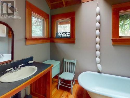 1211/1215 Vancouver Blvd, Savary Island, BC - Indoor Photo Showing Bathroom