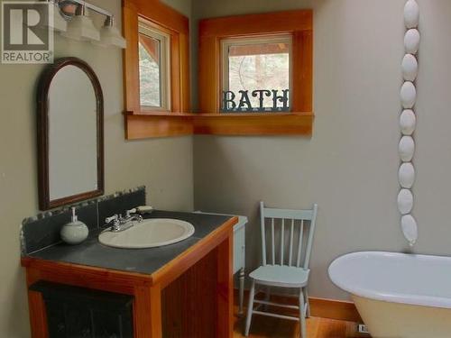 1211/1215 Vancouver Blvd, Savary Island, BC - Indoor Photo Showing Bathroom