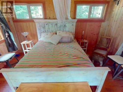 1211/1215 Vancouver Blvd, Savary Island, BC - Indoor Photo Showing Bedroom