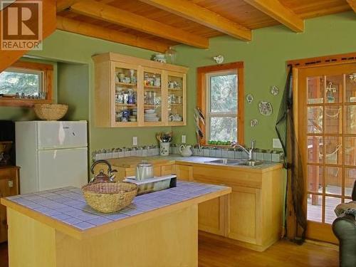 1211/1215 Vancouver Blvd, Savary Island, BC - Indoor Photo Showing Kitchen With Double Sink