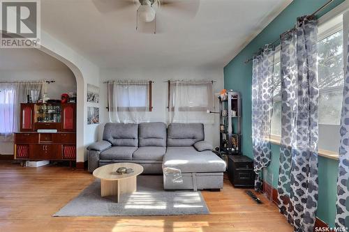 4930 Dewdney Avenue, Regina, SK - Indoor Photo Showing Living Room