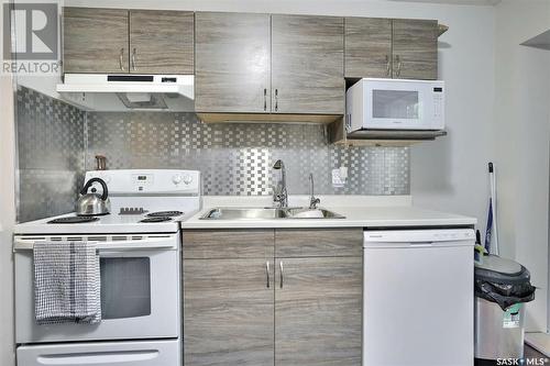 4930 Dewdney Avenue, Regina, SK - Indoor Photo Showing Kitchen With Double Sink