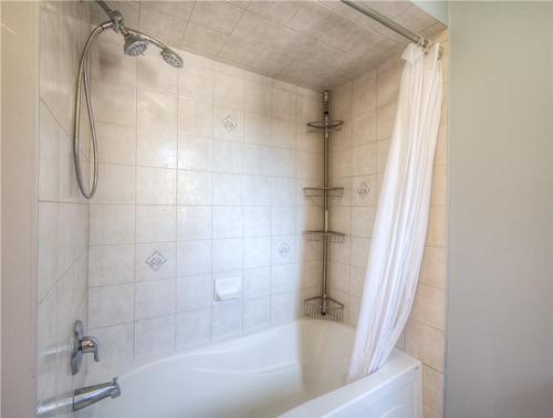 71 Greenstem Crescent, Stoney Creek, ON - Indoor Photo Showing Bathroom