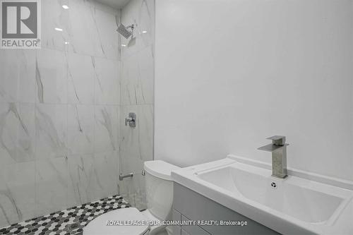 #106 -180 Sherbourne St, Toronto, ON - Indoor Photo Showing Bathroom