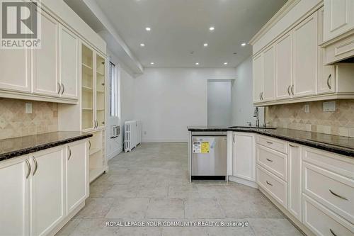 #106 -180 Sherbourne St, Toronto, ON - Indoor Photo Showing Kitchen With Upgraded Kitchen