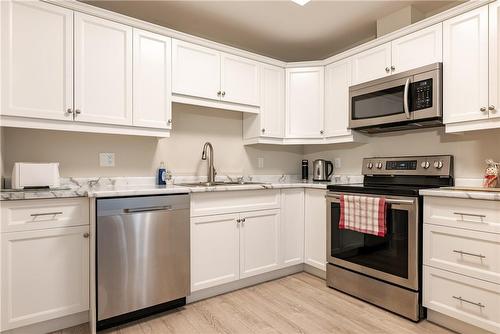 4644 Pettit Avenue|Unit #323, Niagara Falls, ON - Indoor Photo Showing Kitchen