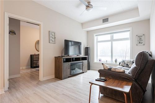 4644 Pettit Avenue|Unit #323, Niagara Falls, ON - Indoor Photo Showing Living Room