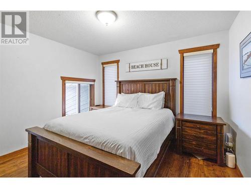 5142 Robinson Place, Peachland, BC - Indoor Photo Showing Bedroom