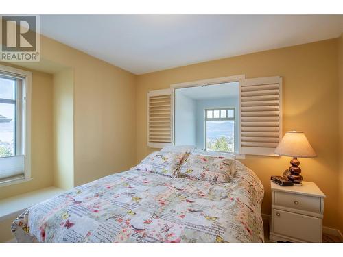 755 South Crest Drive, Kelowna, BC - Indoor Photo Showing Bedroom